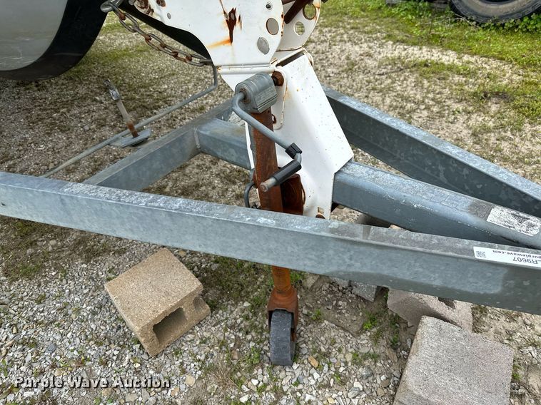 image for item LR9607 2005 Blue Wave 190 Classic boat