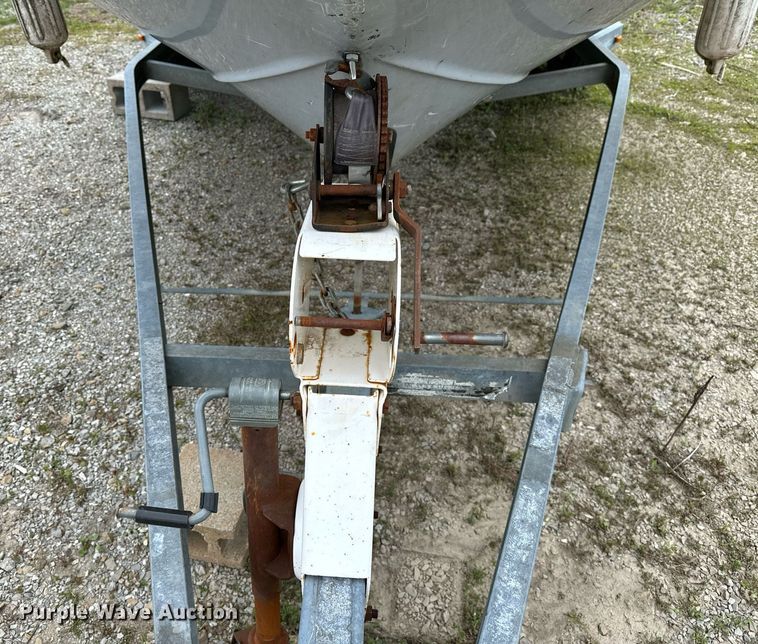 image for item LR9607 2005 Blue Wave 190 Classic boat