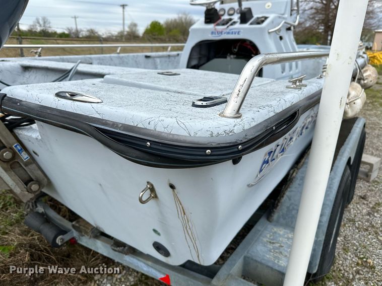 image for item LR9607 2005 Blue Wave 190 Classic boat