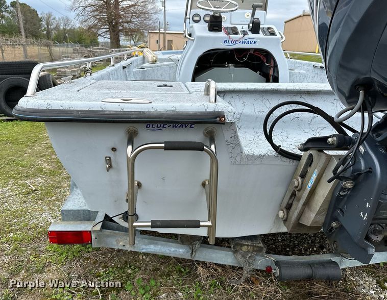 image for item LR9607 2005 Blue Wave 190 Classic boat