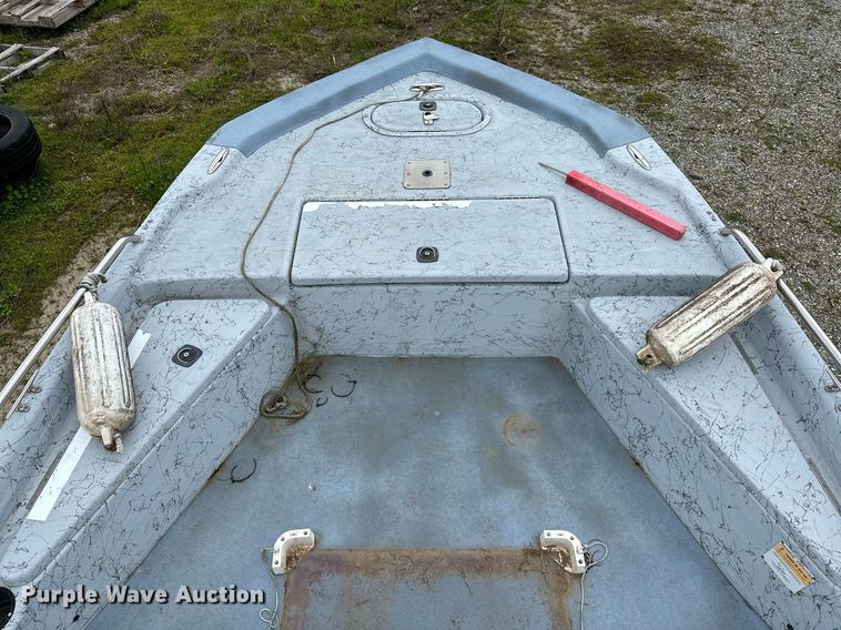 image for item LR9607 2005 Blue Wave 190 Classic boat