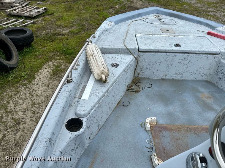 image for item LR9607 2005 Blue Wave 190 Classic boat