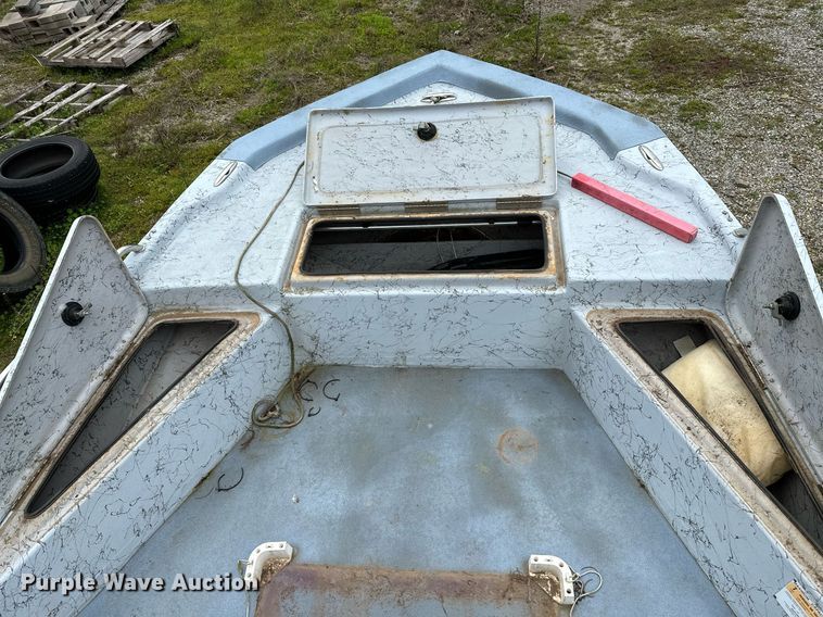 image for item LR9607 2005 Blue Wave 190 Classic boat