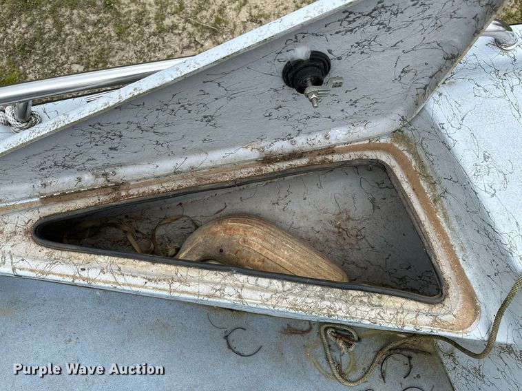 image for item LR9607 2005 Blue Wave 190 Classic boat