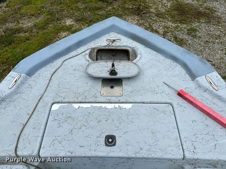 image for item LR9607 2005 Blue Wave 190 Classic boat