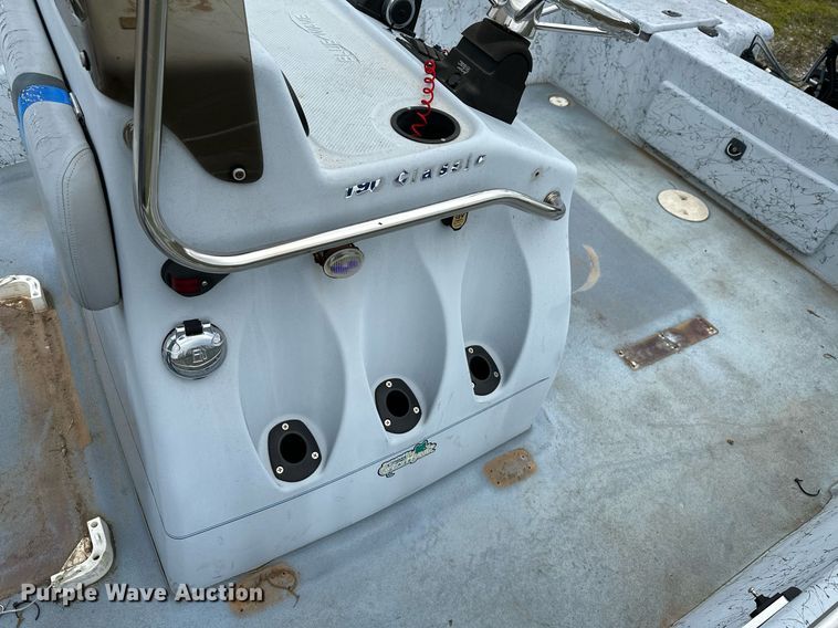 image for item LR9607 2005 Blue Wave 190 Classic boat