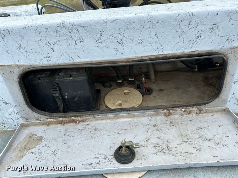 image for item LR9607 2005 Blue Wave 190 Classic boat