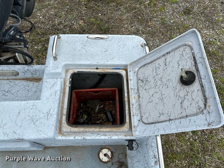 image for item LR9607 2005 Blue Wave 190 Classic boat