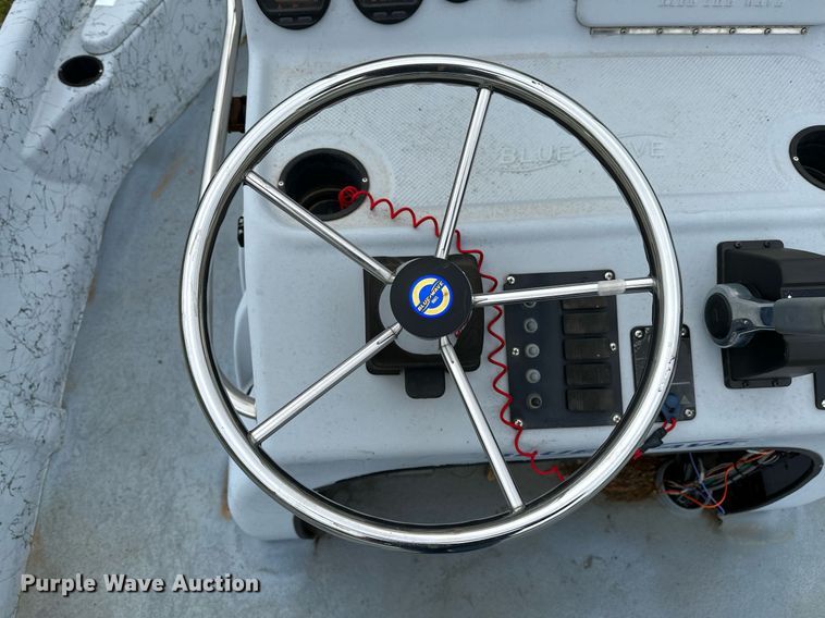 image for item LR9607 2005 Blue Wave 190 Classic boat