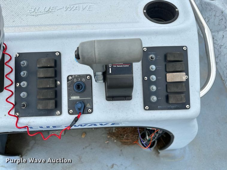 image for item LR9607 2005 Blue Wave 190 Classic boat