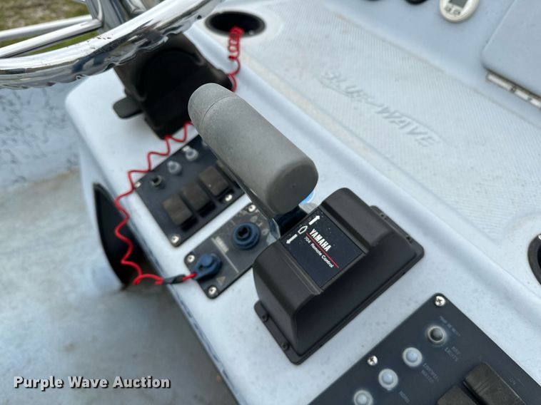 image for item LR9607 2005 Blue Wave 190 Classic boat