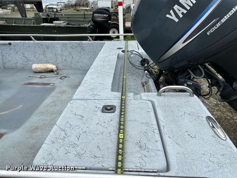 image for item LR9607 2005 Blue Wave 190 Classic boat