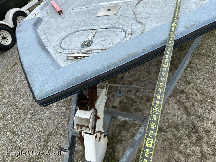 image for item LR9607 2005 Blue Wave 190 Classic boat