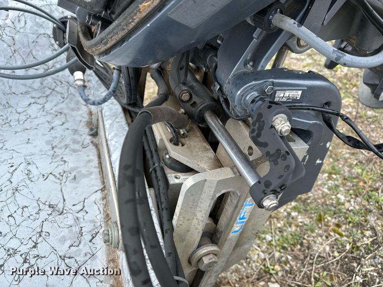 image for item LR9607 2005 Blue Wave 190 Classic boat