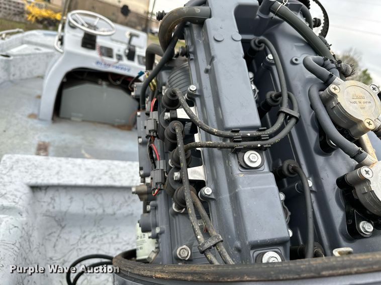 image for item LR9607 2005 Blue Wave 190 Classic boat