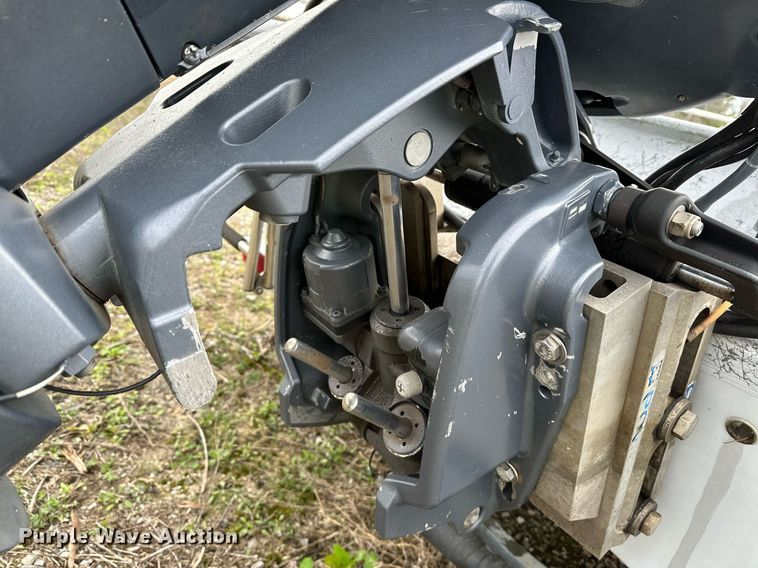 image for item LR9607 2005 Blue Wave 190 Classic boat