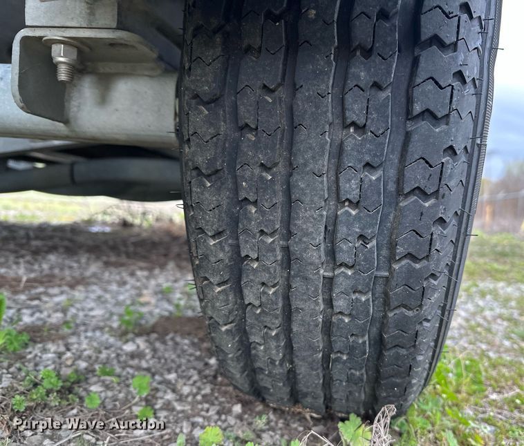 image for item LR9607 2005 Blue Wave 190 Classic boat