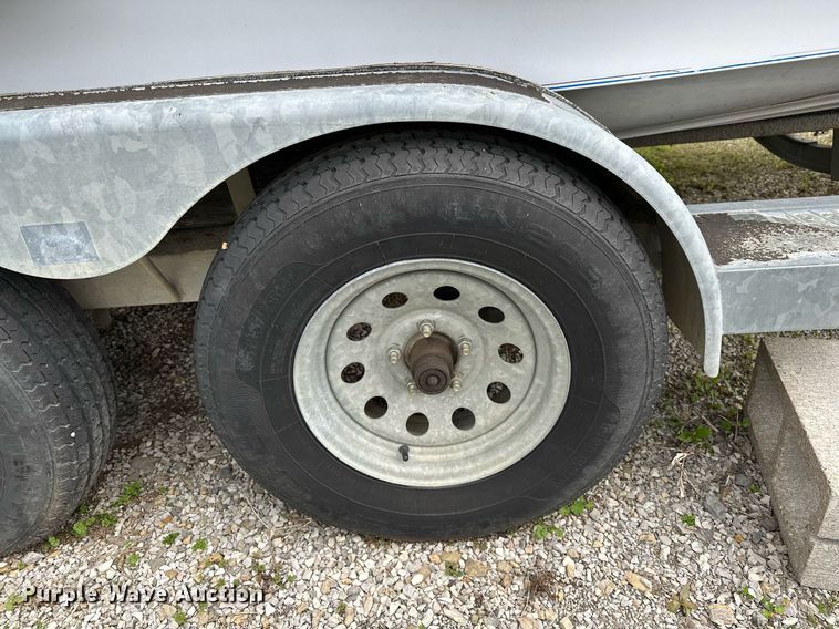 image for item LR9607 2005 Blue Wave 190 Classic boat