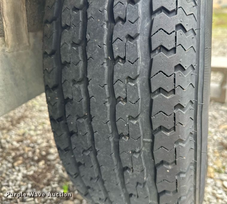 image for item LR9607 2005 Blue Wave 190 Classic boat