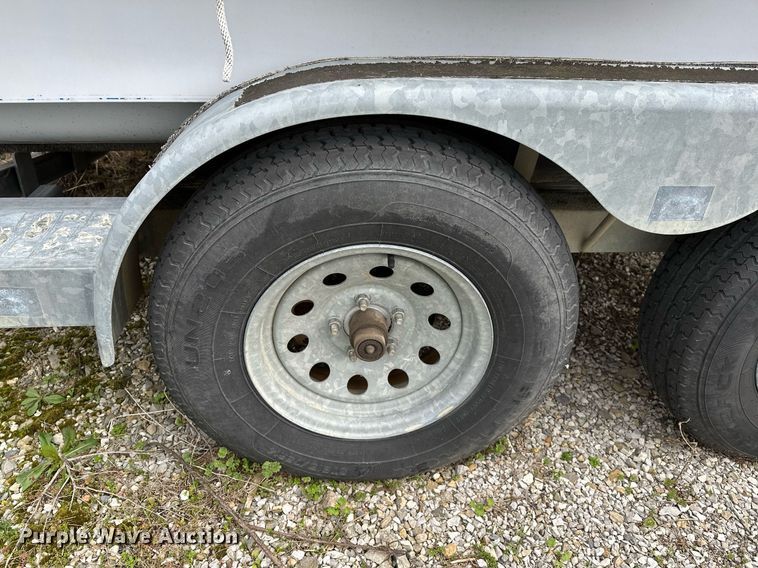 image for item LR9607 2005 Blue Wave 190 Classic boat