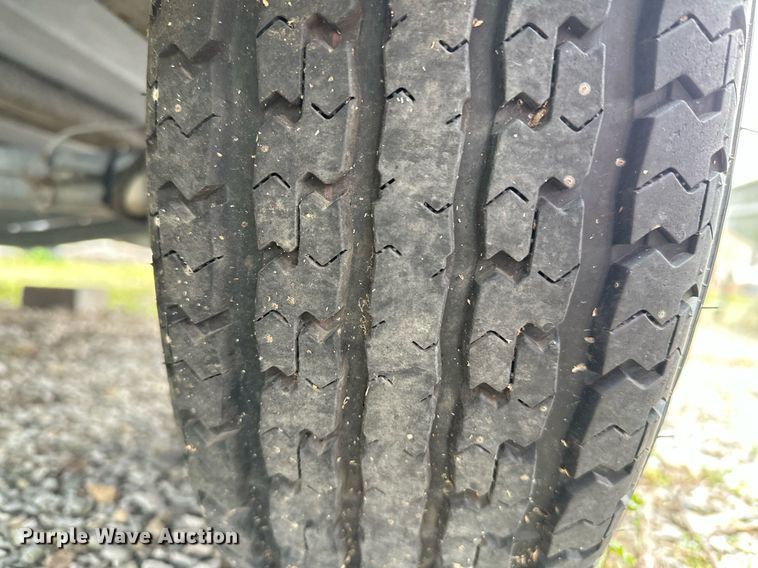 image for item LR9607 2005 Blue Wave 190 Classic boat