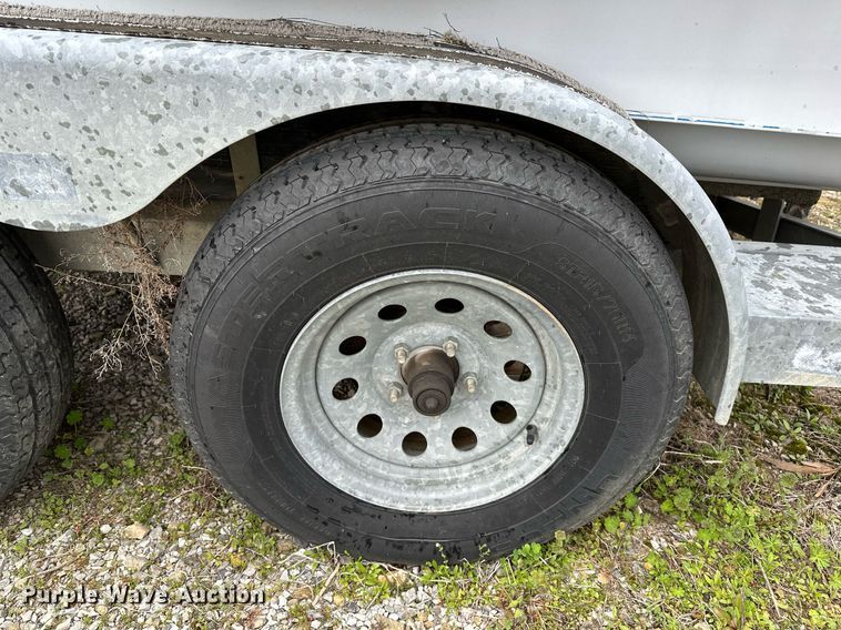 image for item LR9607 2005 Blue Wave 190 Classic boat