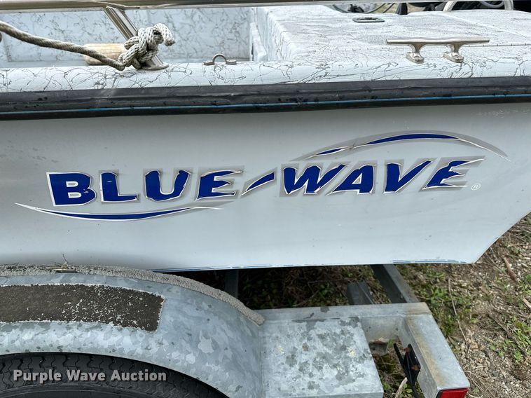 image for item LR9607 2005 Blue Wave 190 Classic boat