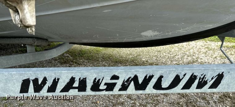 image for item LR9607 2005 Blue Wave 190 Classic boat