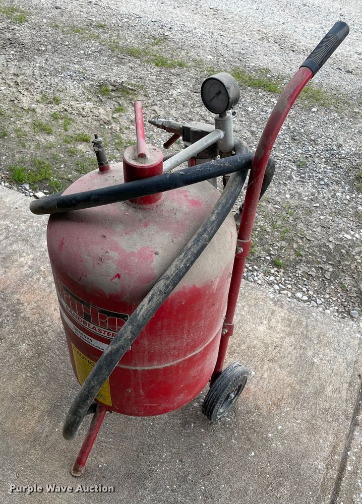 Clarke SB9008 sandblaster in Caddo, OK Item MM9424 sold Purple Wave