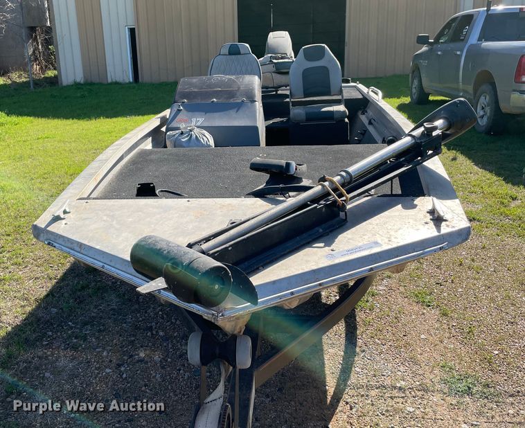 1990 Bass Tracker Pro 17 boat in Tishomingo, OK Item MM9430 sold