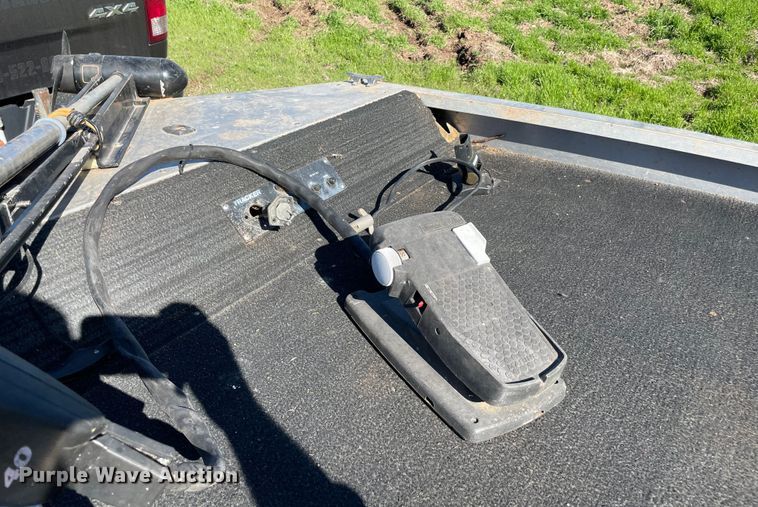 image for item MM9430 1990 Bass Tracker Pro 17  boat