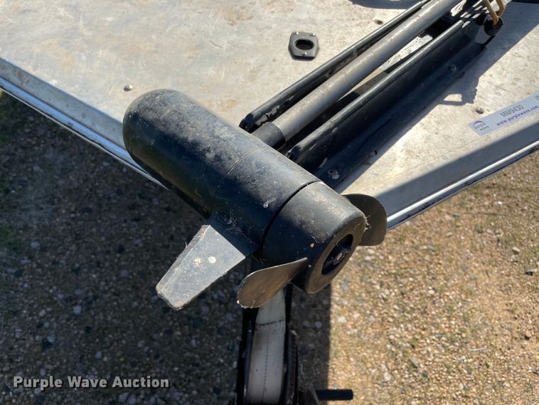 image for item MM9430 1990 Bass Tracker Pro 17  boat