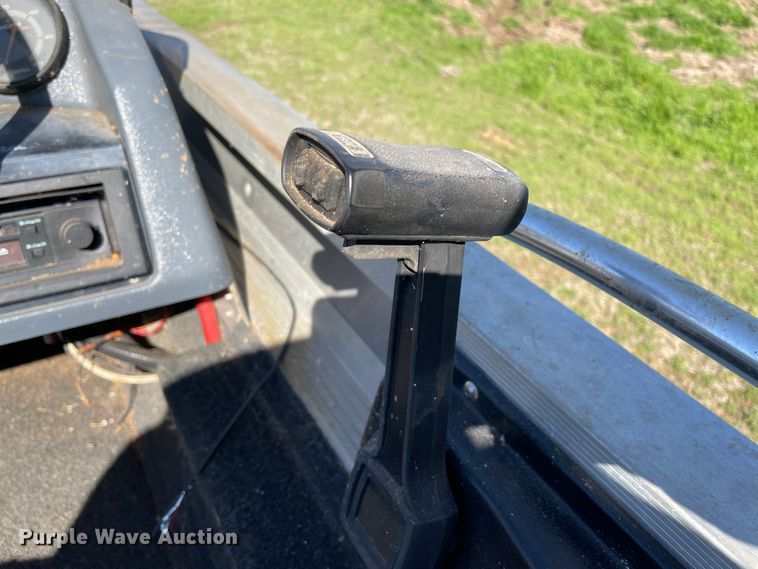 image for item MM9430 1990 Bass Tracker Pro 17  boat