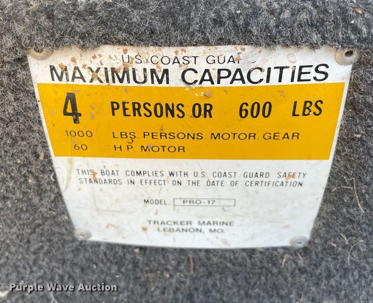 image for item MM9430 1990 Bass Tracker Pro 17  boat