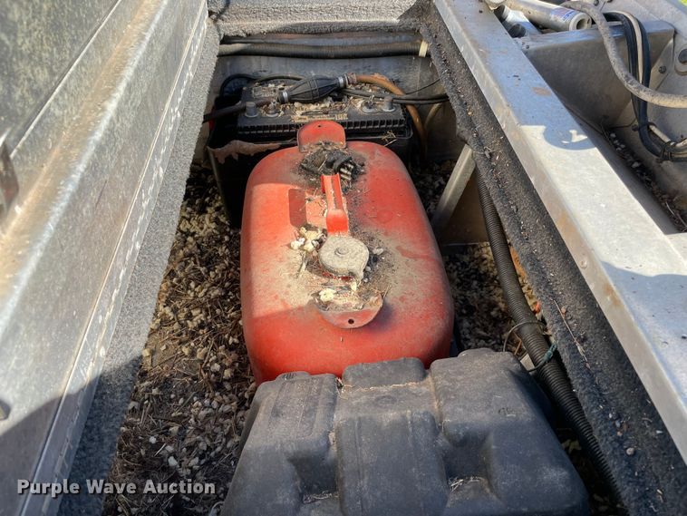 image for item MM9430 1990 Bass Tracker Pro 17  boat