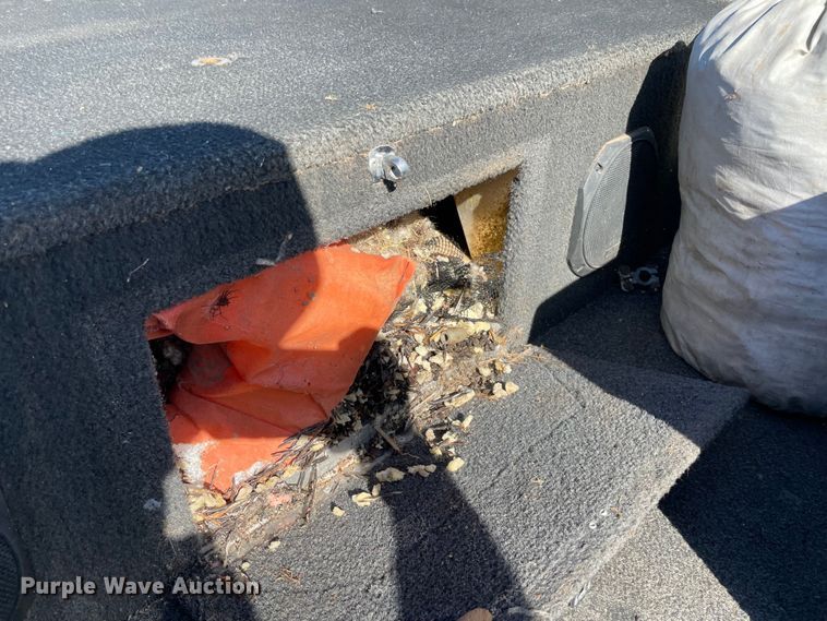 image for item MM9430 1990 Bass Tracker Pro 17  boat