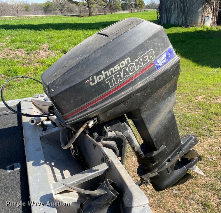 image for item MM9430 1990 Bass Tracker Pro 17  boat