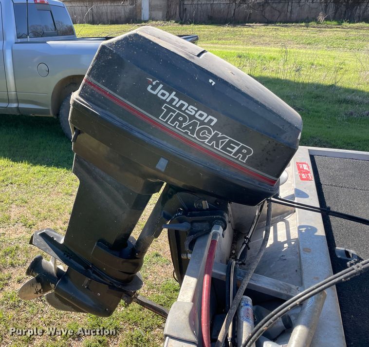 image for item MM9430 1990 Bass Tracker Pro 17  boat