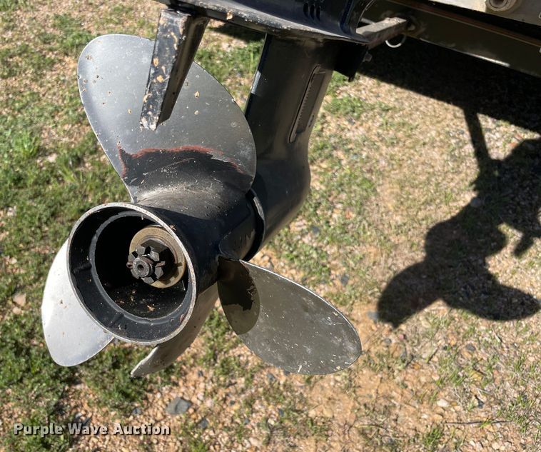 image for item MM9430 1990 Bass Tracker Pro 17  boat