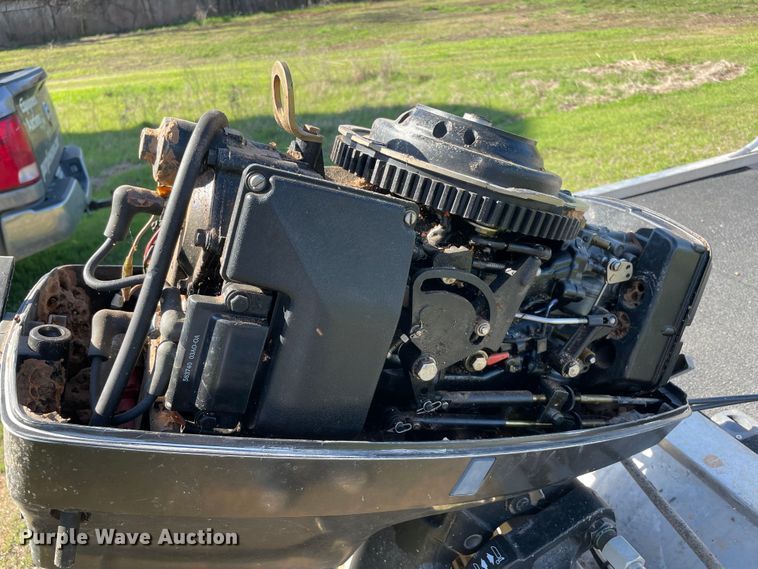 image for item MM9430 1990 Bass Tracker Pro 17  boat