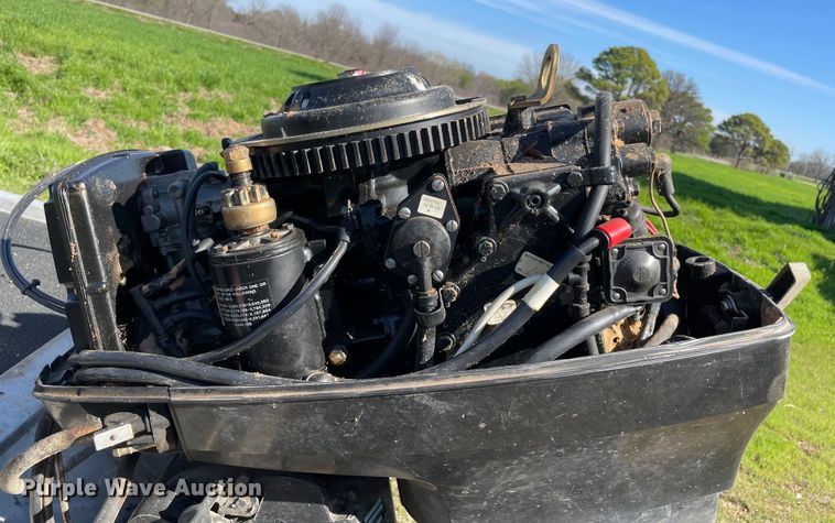 image for item MM9430 1990 Bass Tracker Pro 17  boat