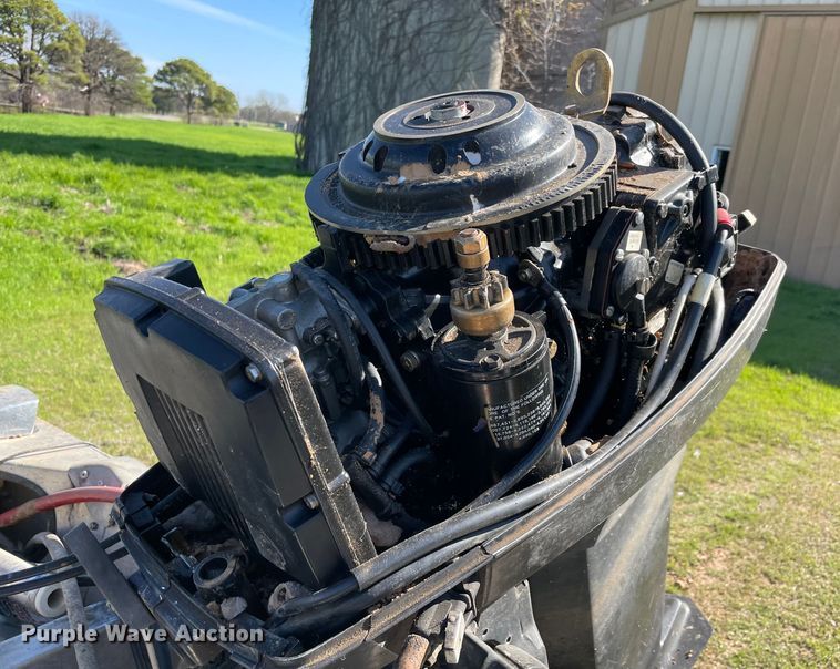 image for item MM9430 1990 Bass Tracker Pro 17  boat