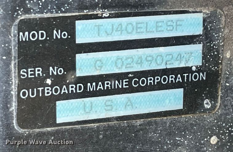 image for item MM9430 1990 Bass Tracker Pro 17  boat