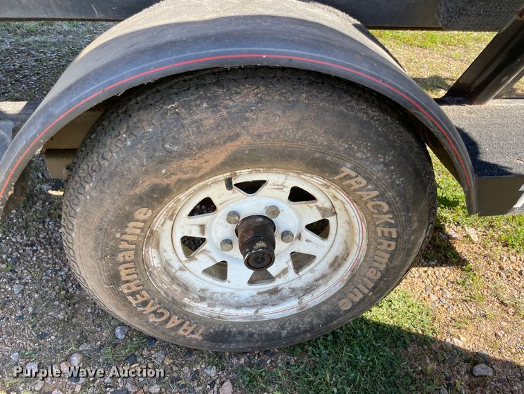 image for item MM9430 1990 Bass Tracker Pro 17  boat