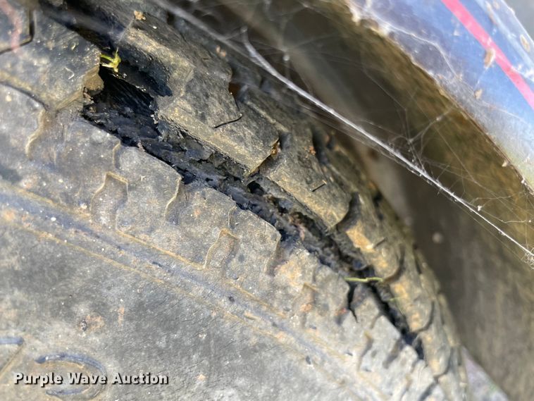 image for item MM9430 1990 Bass Tracker Pro 17  boat