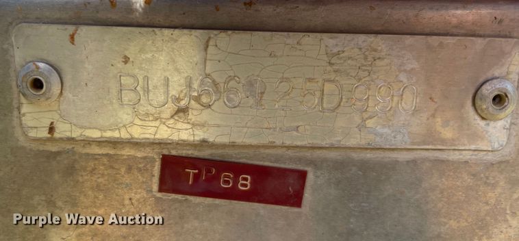 image for item MM9430 1990 Bass Tracker Pro 17  boat