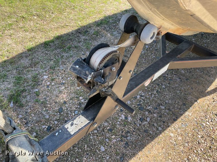 image for item MM9430 1990 Bass Tracker Pro 17  boat