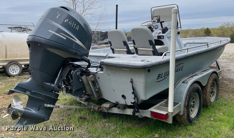 image for item MM9457 2005 Blue Wave  boat