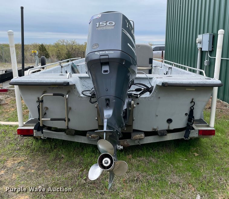 image for item MM9457 2005 Blue Wave  boat