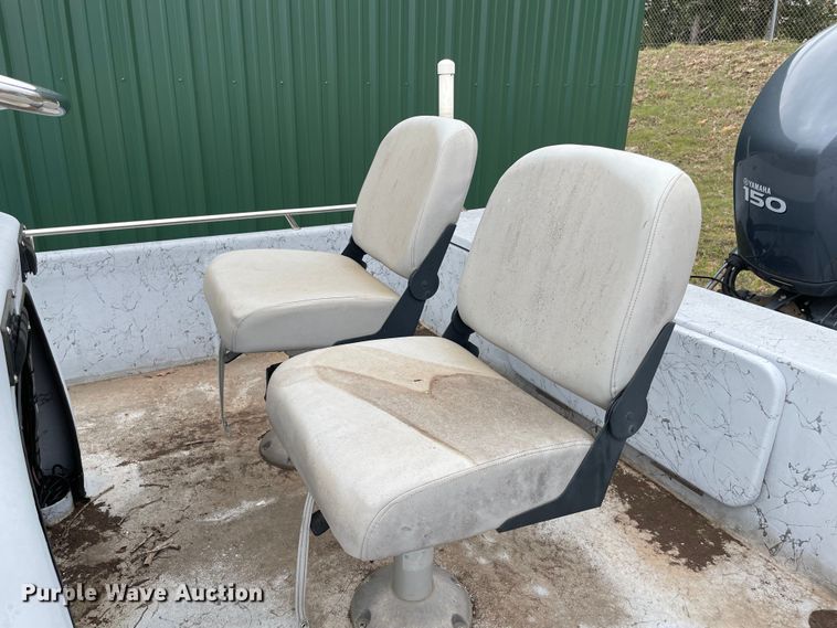 image for item MM9457 2005 Blue Wave  boat